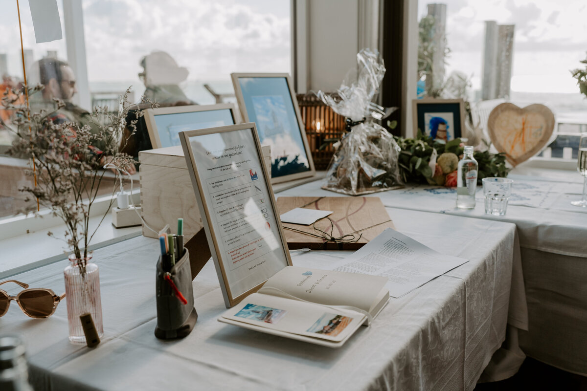 Trouwfotograaf in Zeeland. De leukste trouwlocaties in Zeeland vind je in deze blog. Door everatilroefotografie, trouwfotograaf in Middelburg,Zeeland