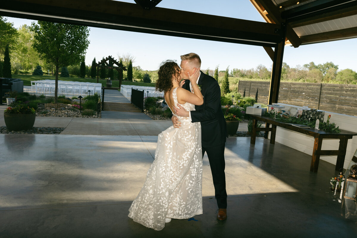 The Veranda by Meadow Barn Wedding Venue, Sioux Falls Wedding Venues, RCC Photographer, Sioux Falls Wedding Photographer-40