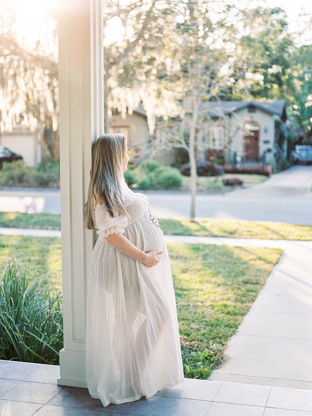 expecting  with Orlando lifestyle photographer