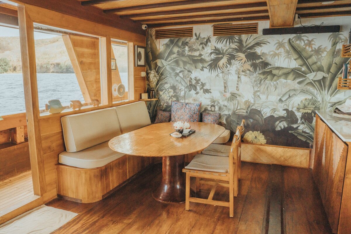 Magia II Luxury Yacht Charter Komodo Living Area Indoor 0003