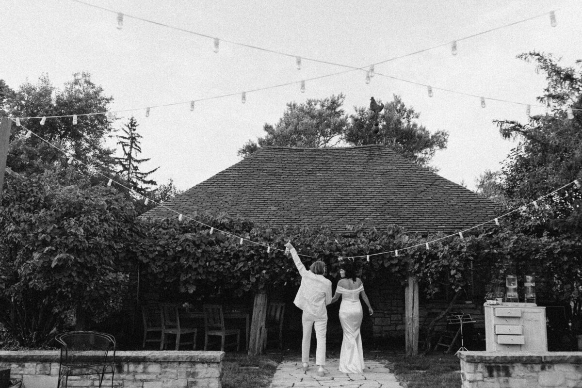 MUNDELEIN-WEDDING-PHOTOGRAPHY-BY-MEGAN-SAUL-HIGHLIGHTS (580 of 724)