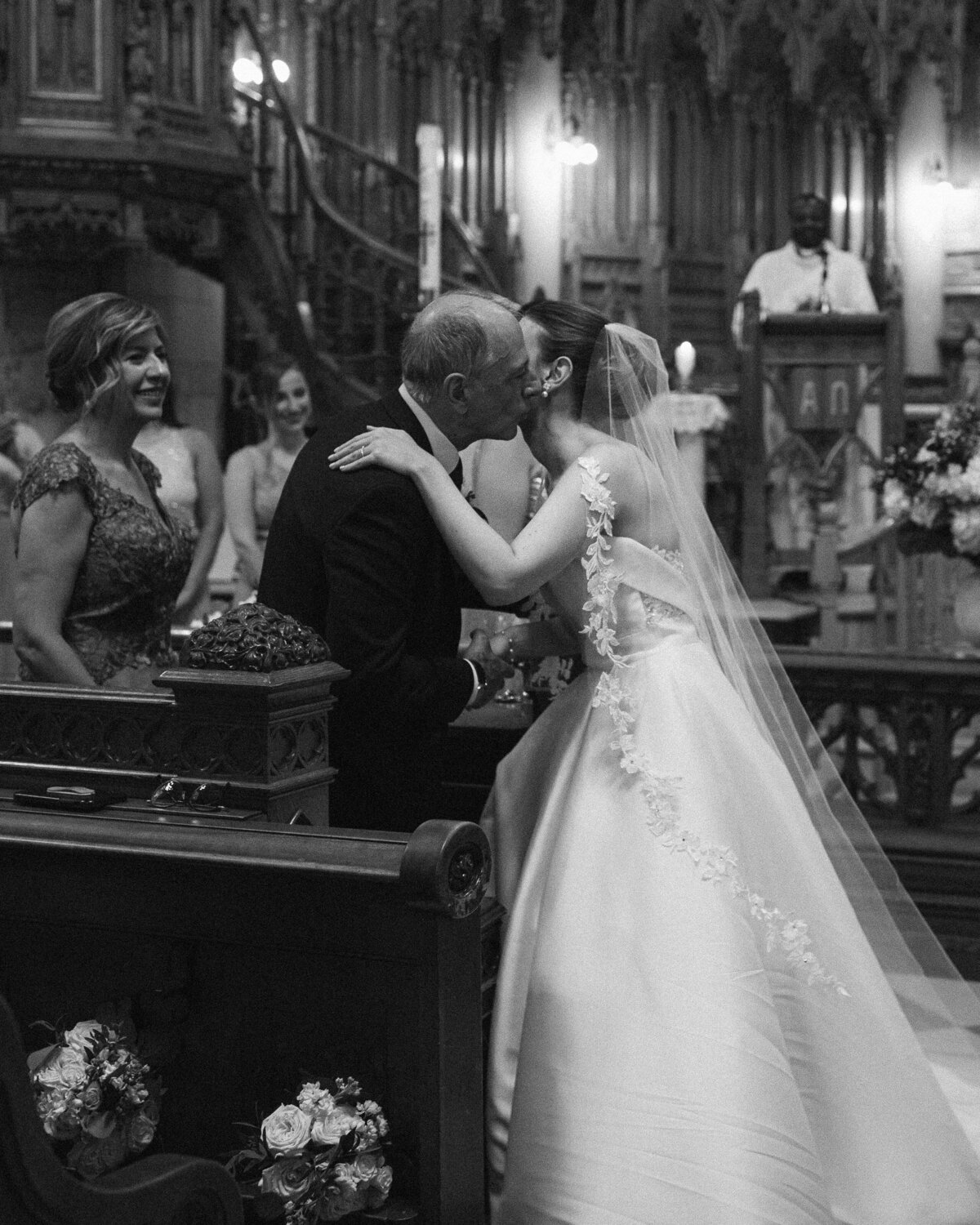 st-viateur-church-Raphaelle-Granger-Luxury-Wedding-Photographer-Montreal-Toronto-6