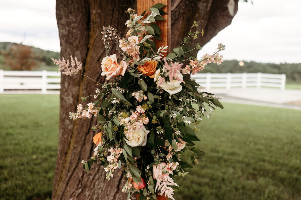 raymond-farm-new-hartford-ct-wedding-flowers-ceremony-arch-petals-plates-1