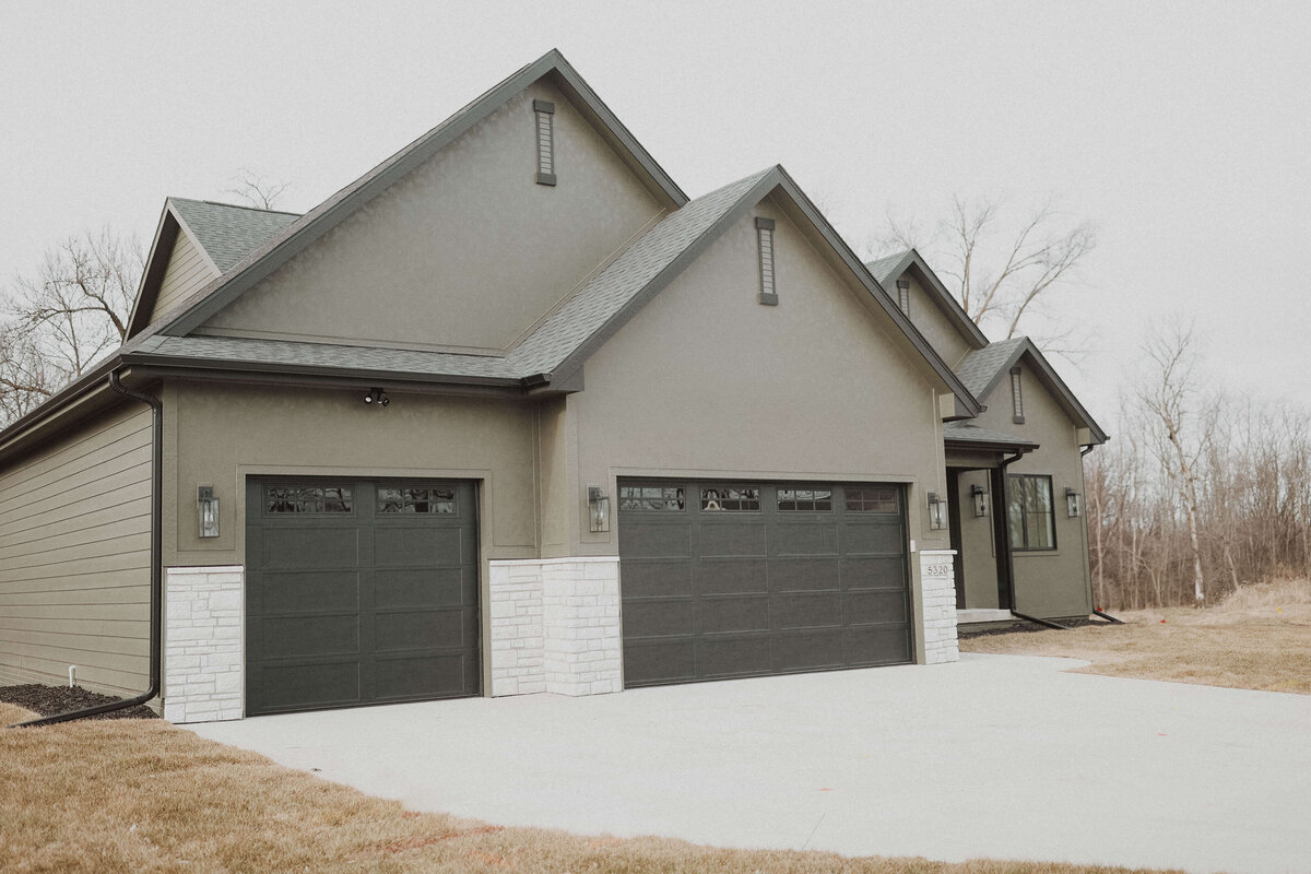 5320-Exterior-Urbandale-Central-Iowa-Custom-Home-JRL-Builders-3F1A8364