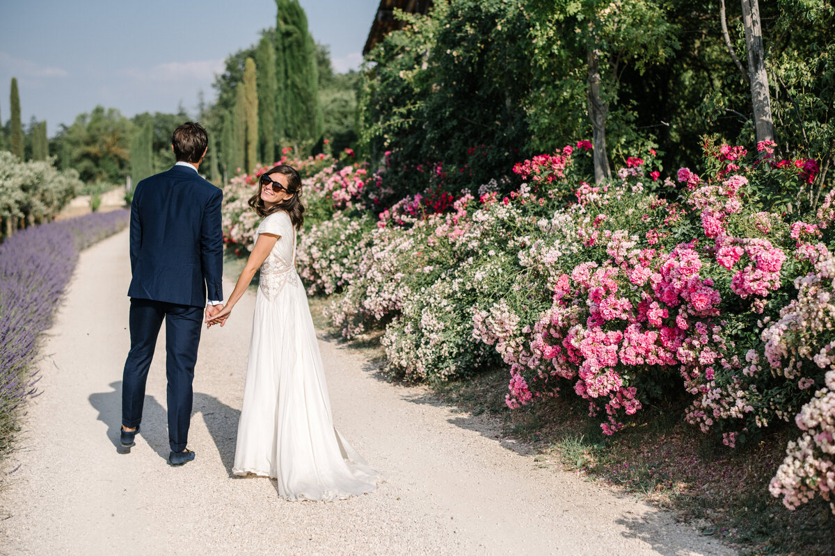 wedding photo with roses at bastide de marie in provence france
