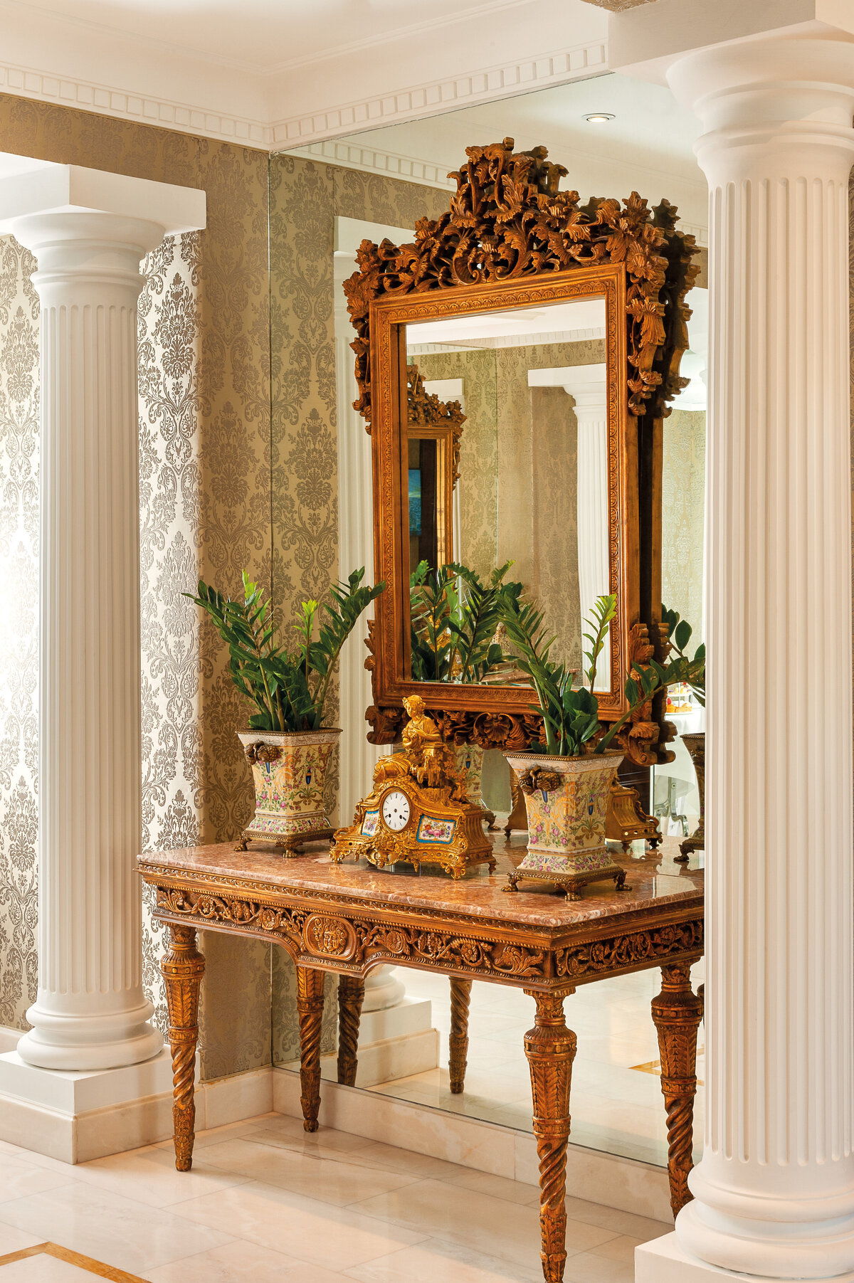 Waterstone - Hassler Collection - Hotel Hassler -Rome - Luxury Boutique Hotel - Gran Deluxe Suite Forum Detail - Hassler Roma - credit Genivs Loci