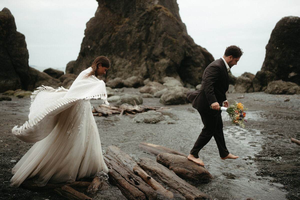 the_chaffins_international_destination_wedding_elopement_photographers_sammie_chaffin_micah_editorial_adventure_photos_travel_olympic_national_park_31