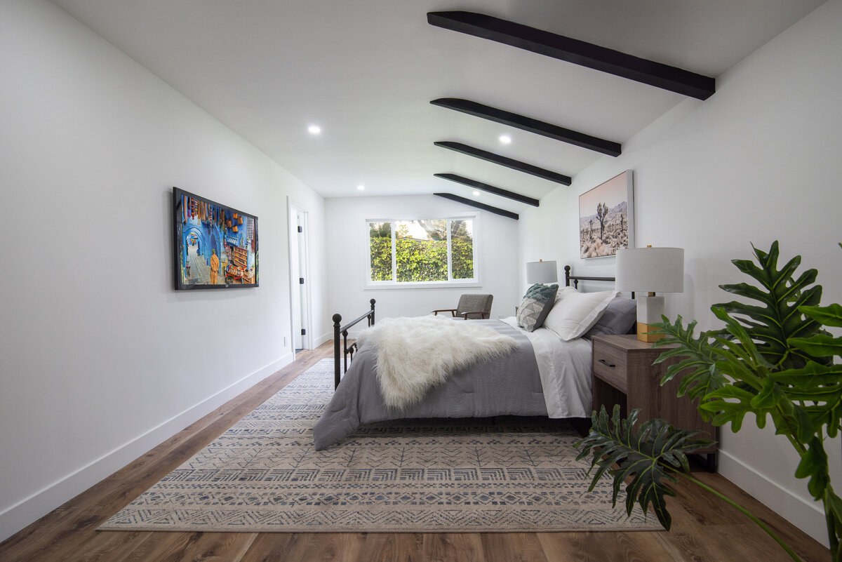 Primary-bedroom-with-exposed-beams-and-modern-decor-aw-development