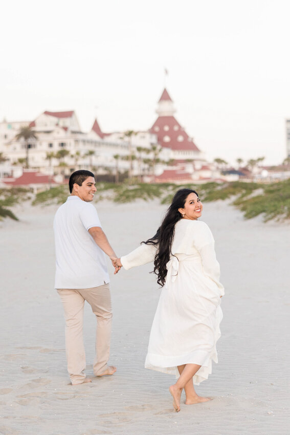 engaged-couple-walking-toward-hotel-del-coronado-san-diego