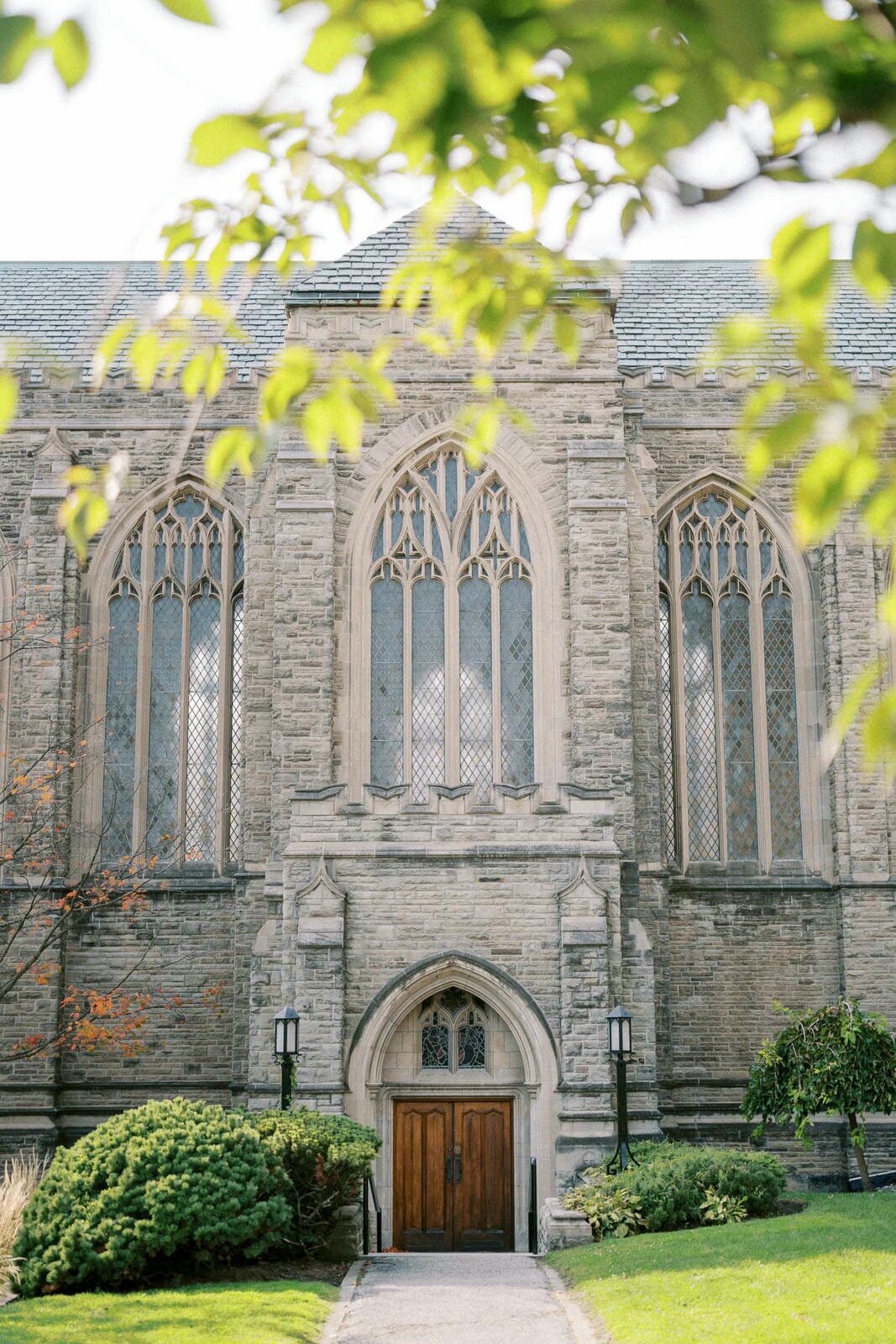 E12-Engagement-photoshoot-Trinity-College-Toronto-Jerilyn-and-Mitch-2024-10-11-2500px-1002