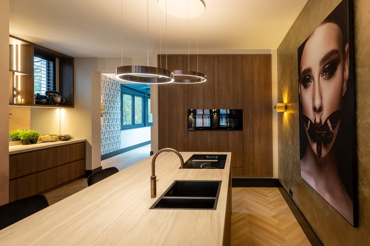 Moderne keuken met mooie sfeerverlichting
