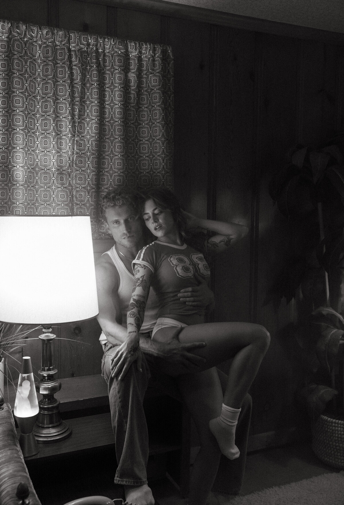 retro-film-lifestyle-couple-photoshoot-17
