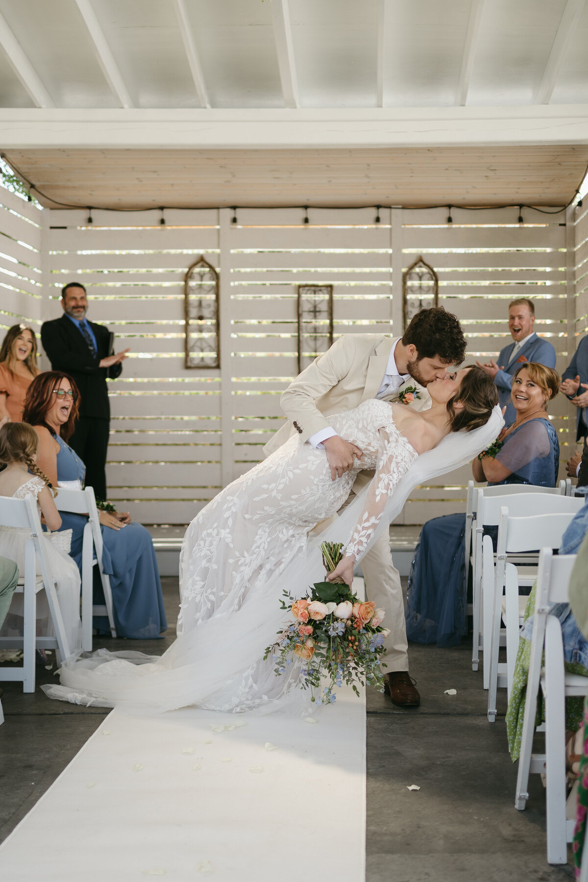 Intimate-nantucket-inn-anacortes-wedding-jennifer-moreno-photography-5761