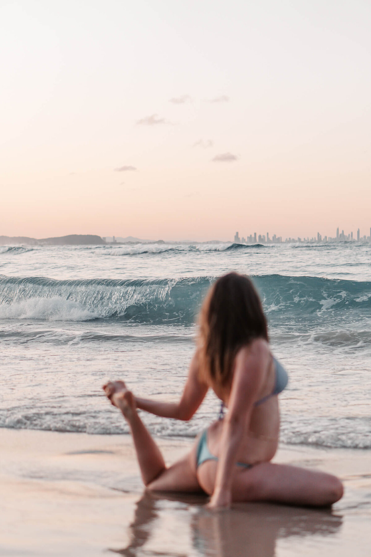 137- beach yoga photoshoot eloise yogaroo