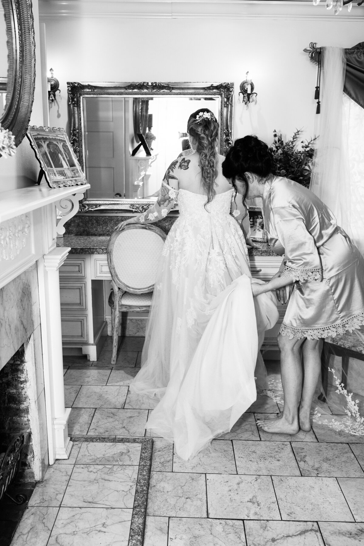 Carl-House-Bride-Getting-Ready-Wedding-Dress-Auburn-Georgia