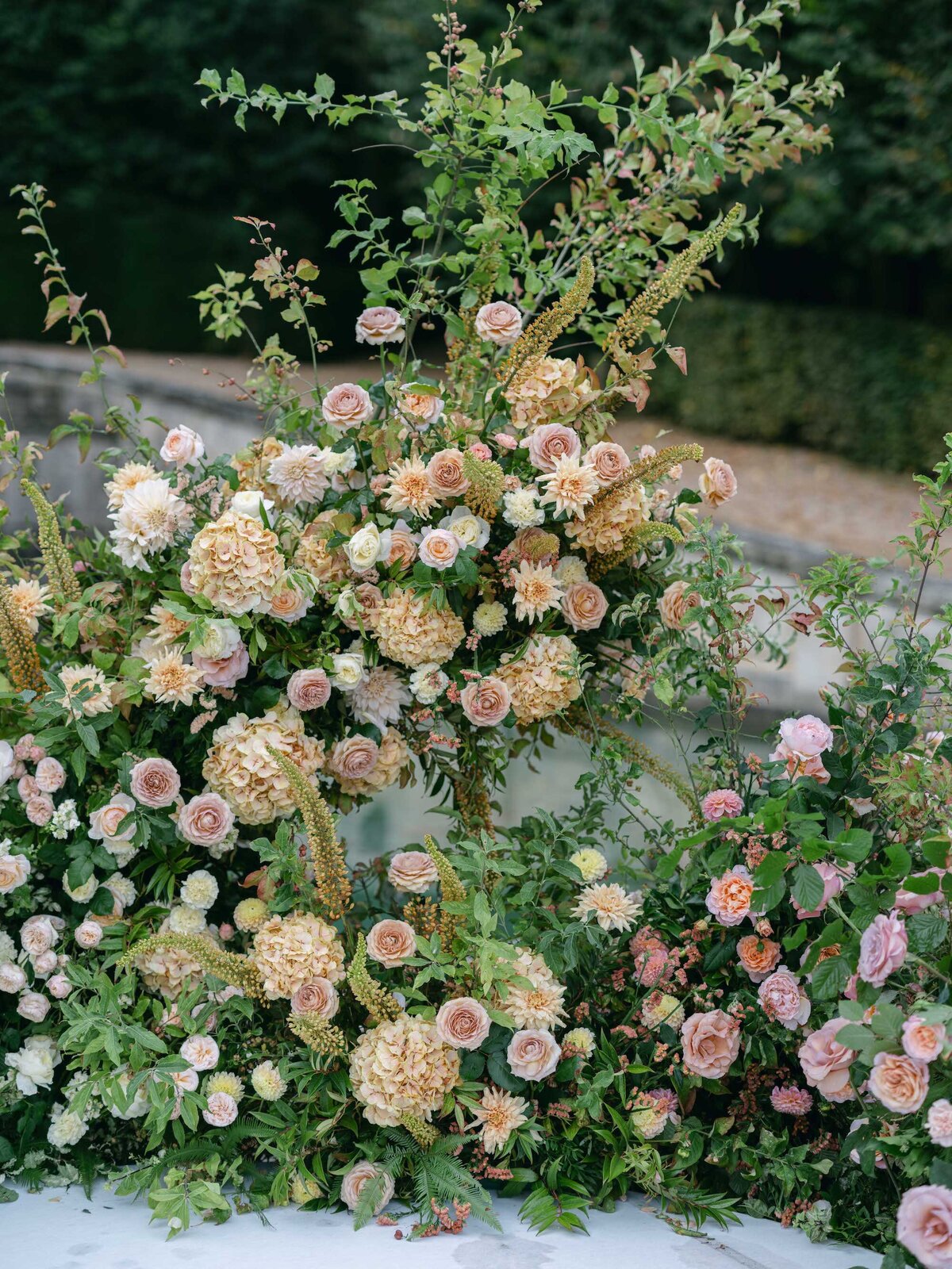 Chateau-de-Villette-wedding-florist-FLORAISON-24
