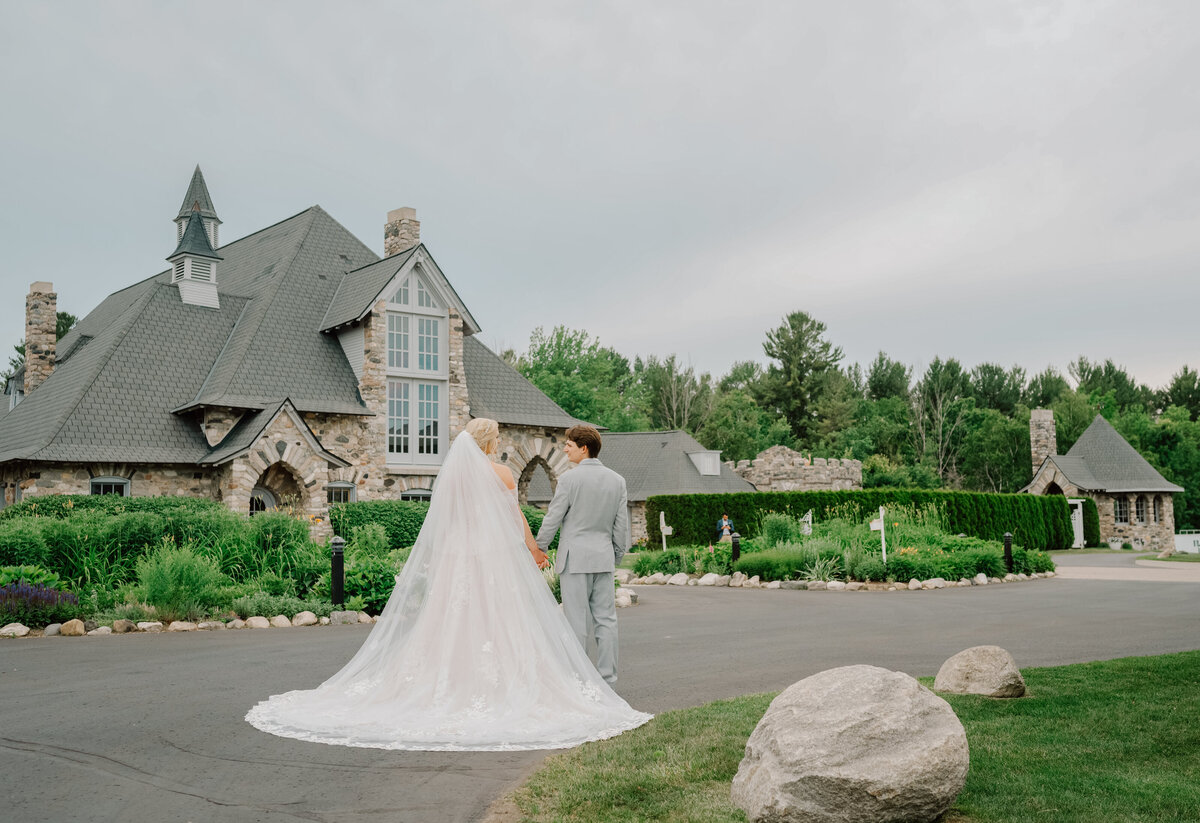 a bride and groom at Castle Farms in Charlevoix with a Michigan wedding photographer