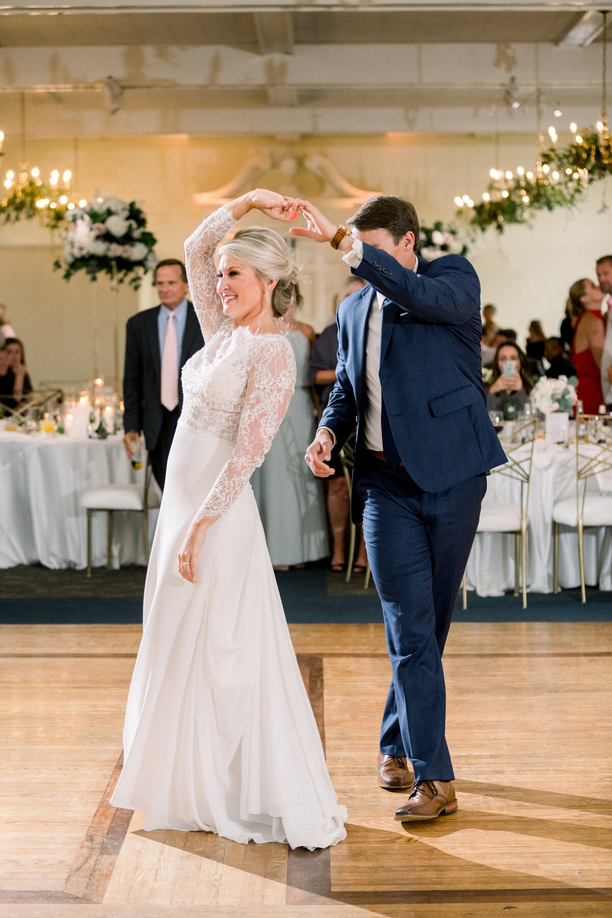 Charlotte Wedding Photographer captures first dance