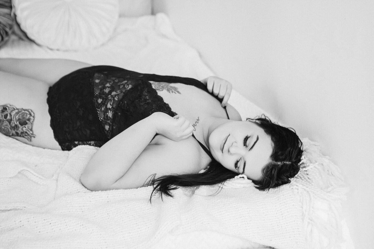 black-and-white-boudoir-photo-1