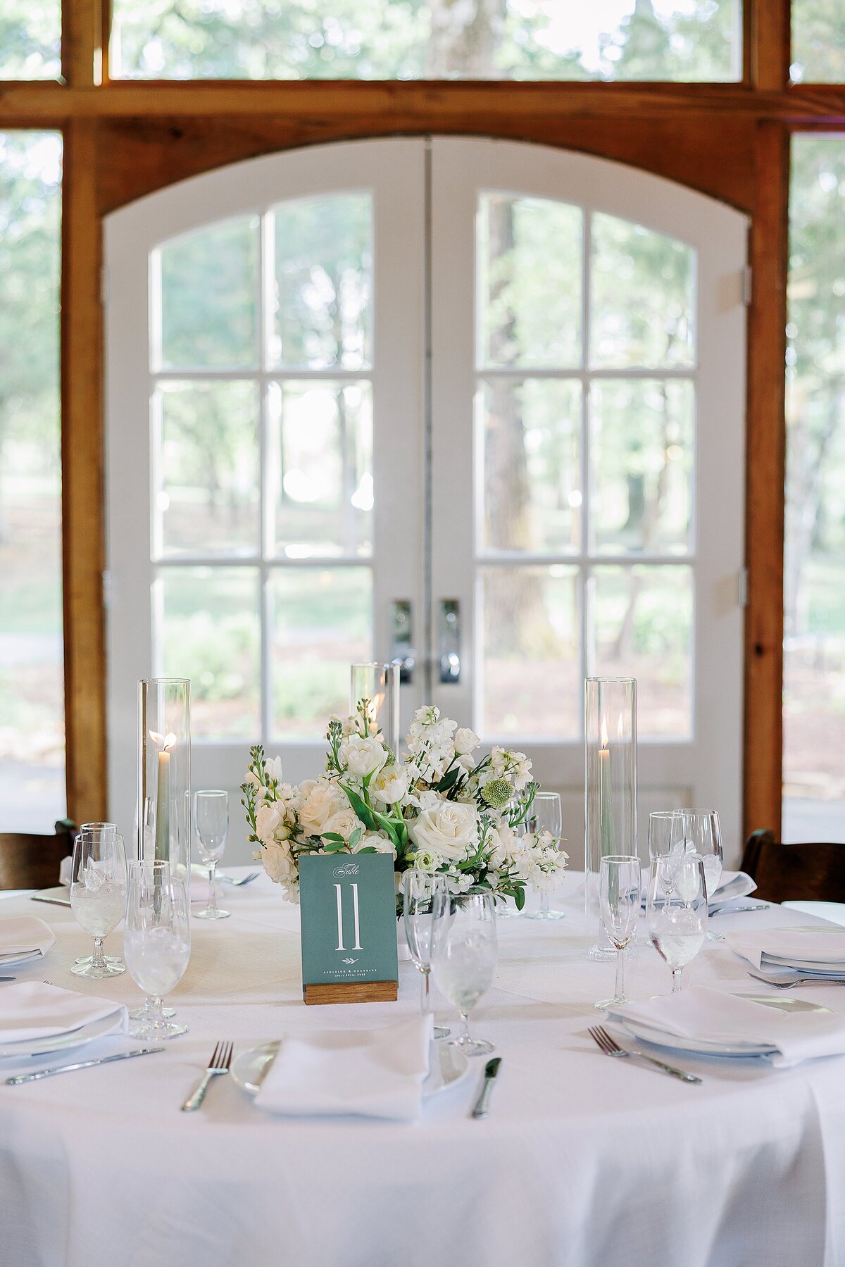 oak-barn-at-loyalty-wedding-rebecca-dotson-photography_0015