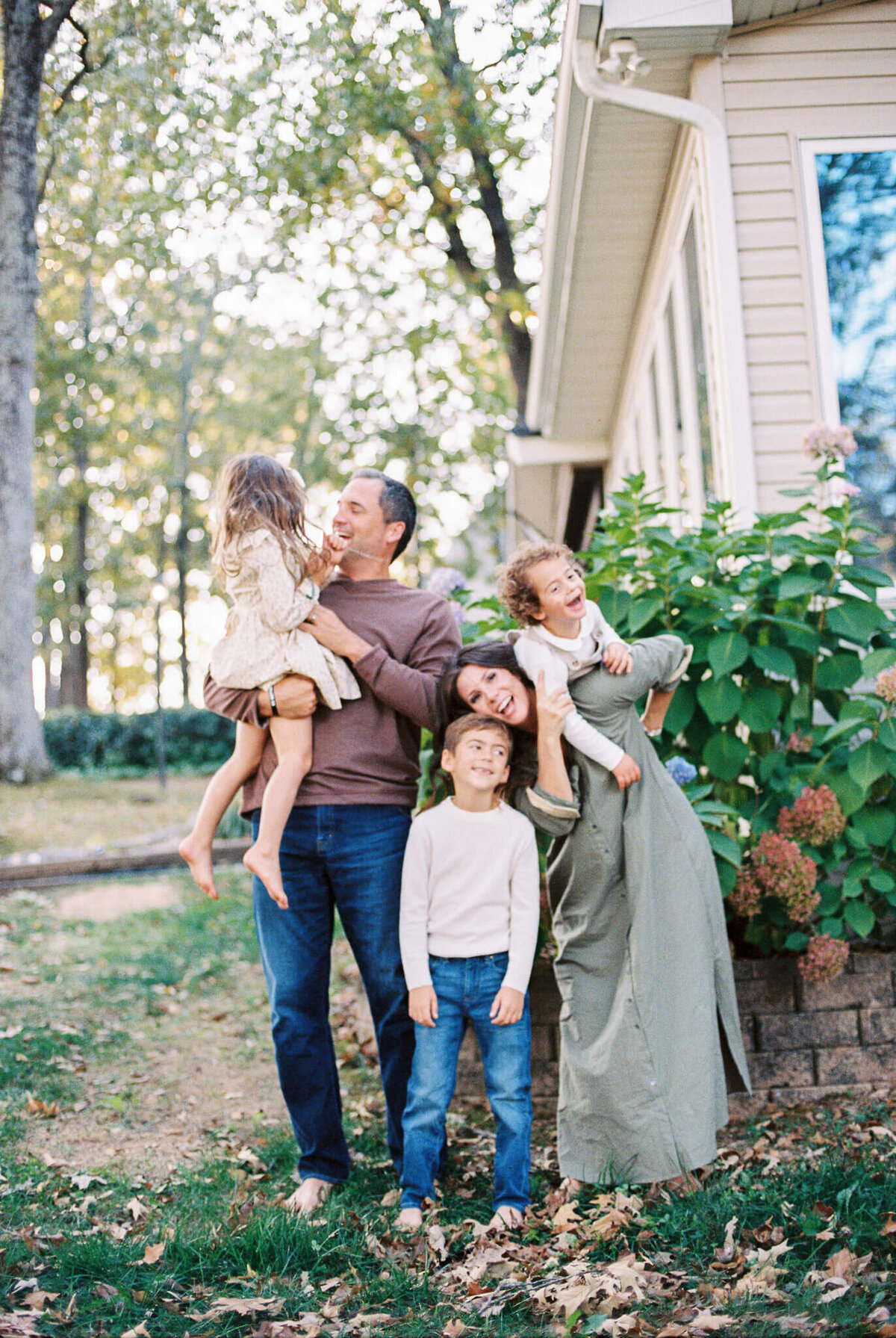 prohm family on kentucky lake house fun family photo session at home