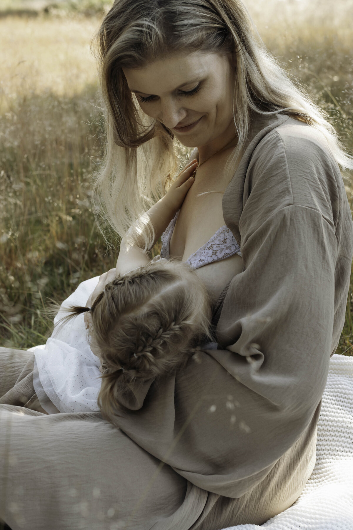 motherhood fotografie limburg, motherhood shoot limburg, motherhood shoot haelen, motherhood shoot roermond, motherhood shoot leudal, motherhood fotografie, motherhood shoot limburg, motherhood shoot brabant, moeder en kind fotografie limburg, moeder en kind fotografie, 