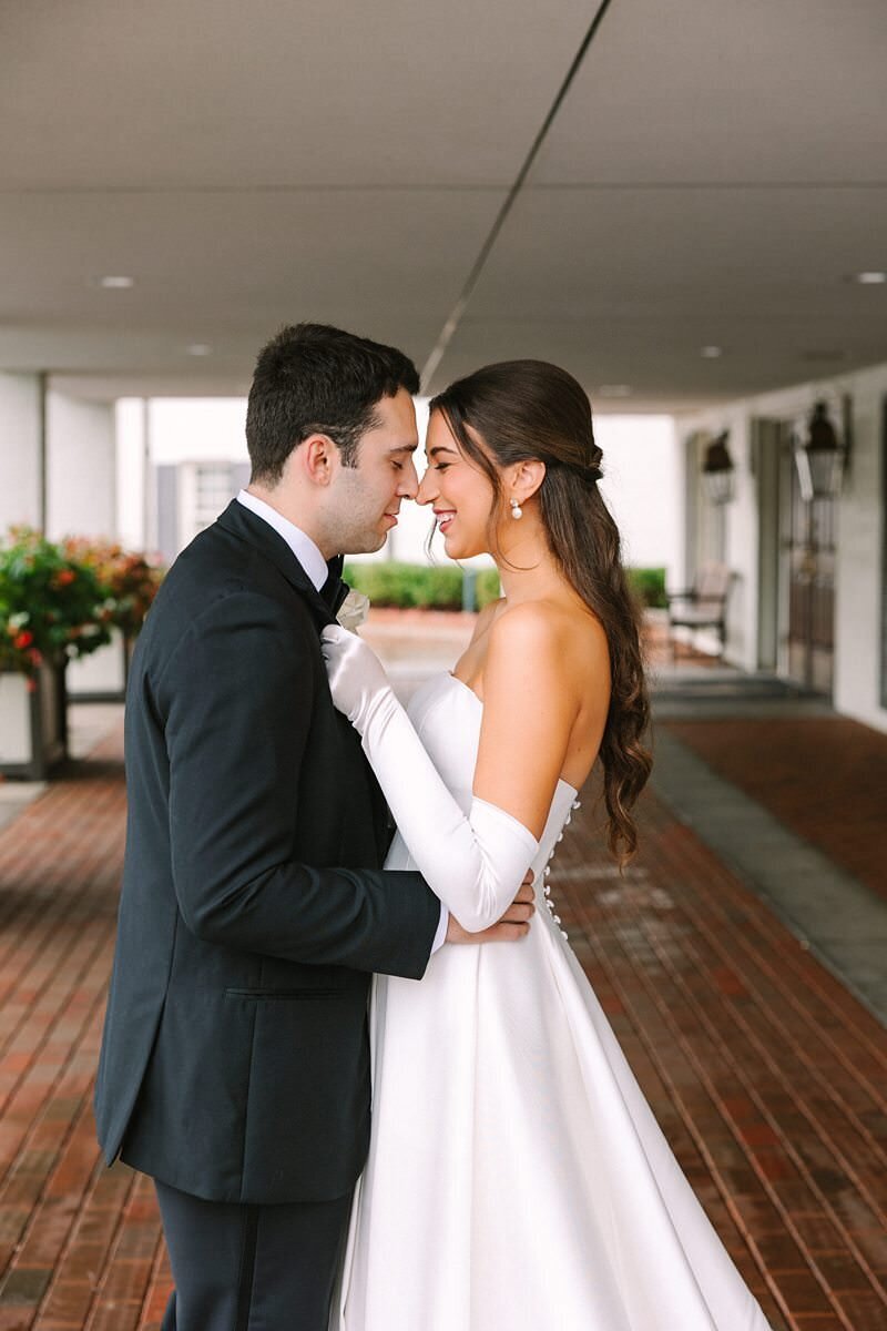 evansville-country-club-wedding-first-look-moment17