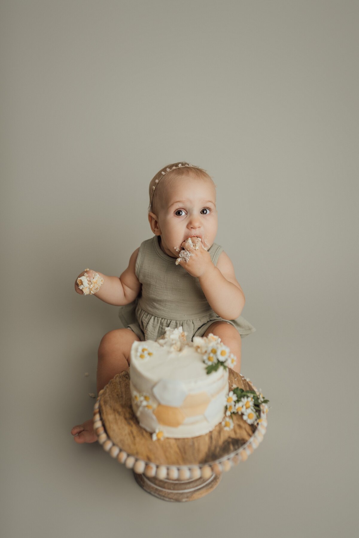 girl during cake smash photography session in tampa
