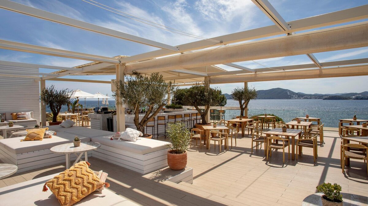 124852525_233meibiza-radio_rooftop_restaurant_amp_bar