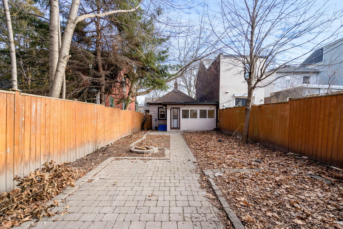 36-web-or-mls-74_006_Backyard