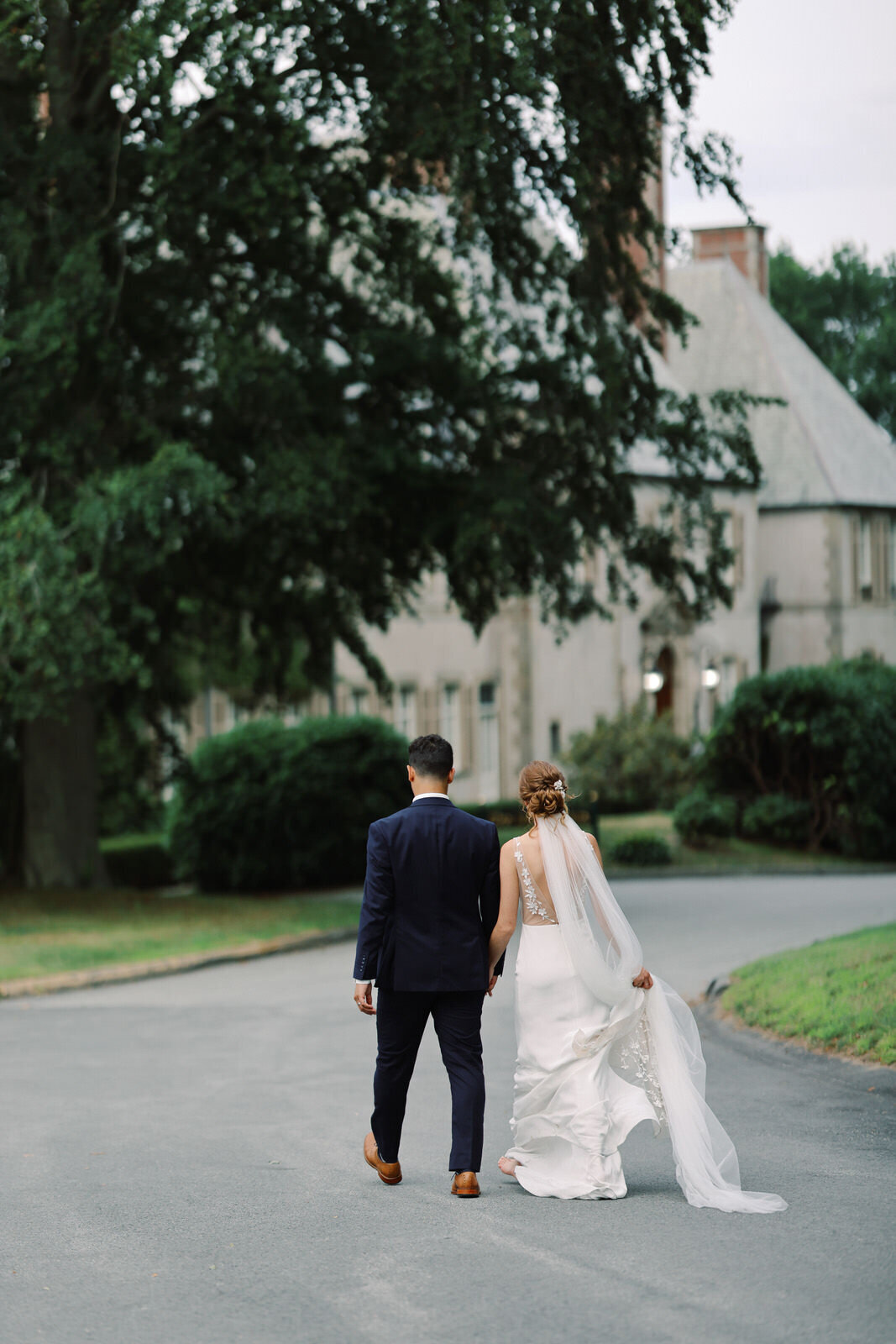 Rhode Island film wedding photographer photographs a Glen Manor House wedding.