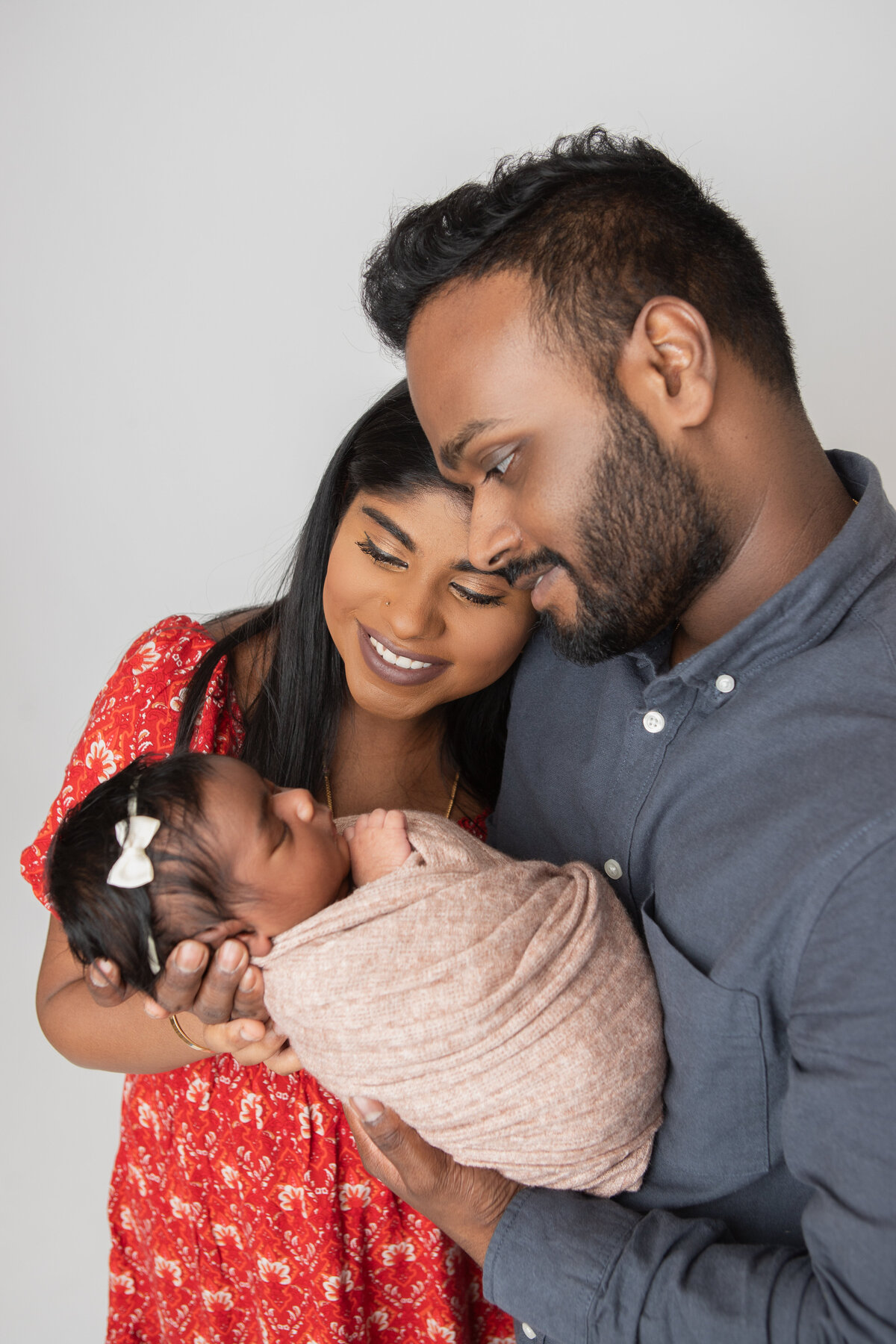 Parent Pose Edmonton Newborn Photography