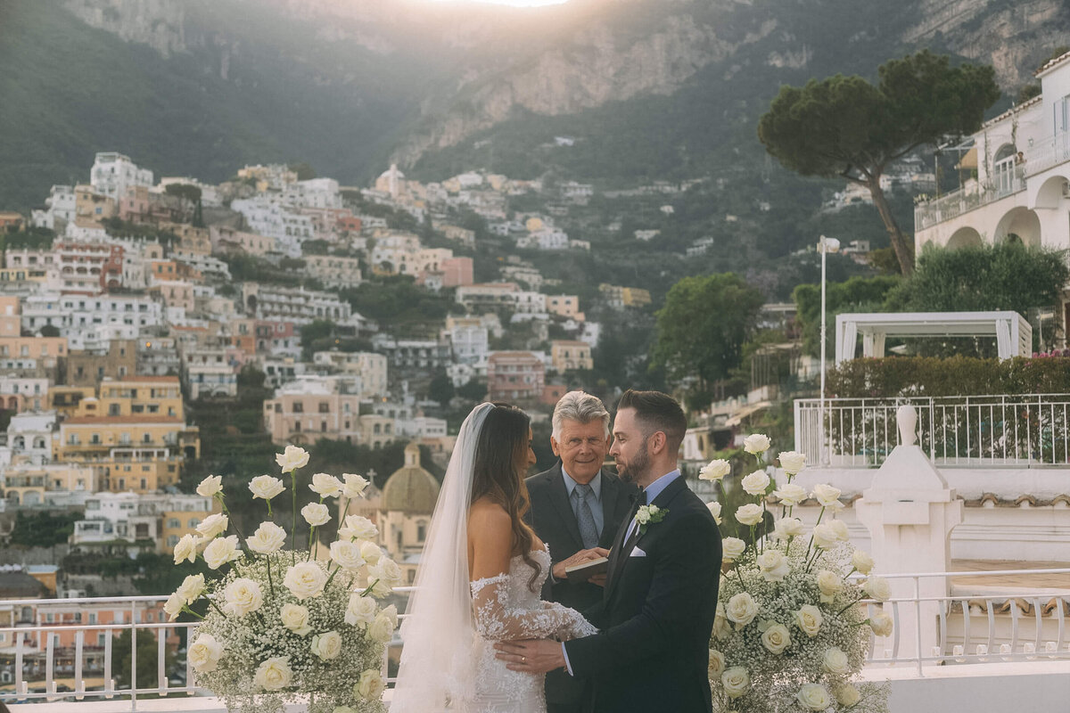 Wedding Photographer Italy captures romantic couple at cliffside ceremony in Positano