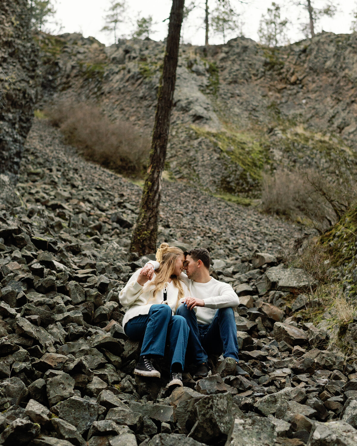 moody_bowl_and_pitcher_riverside_state_park_spokane_washington_engagement_session_06