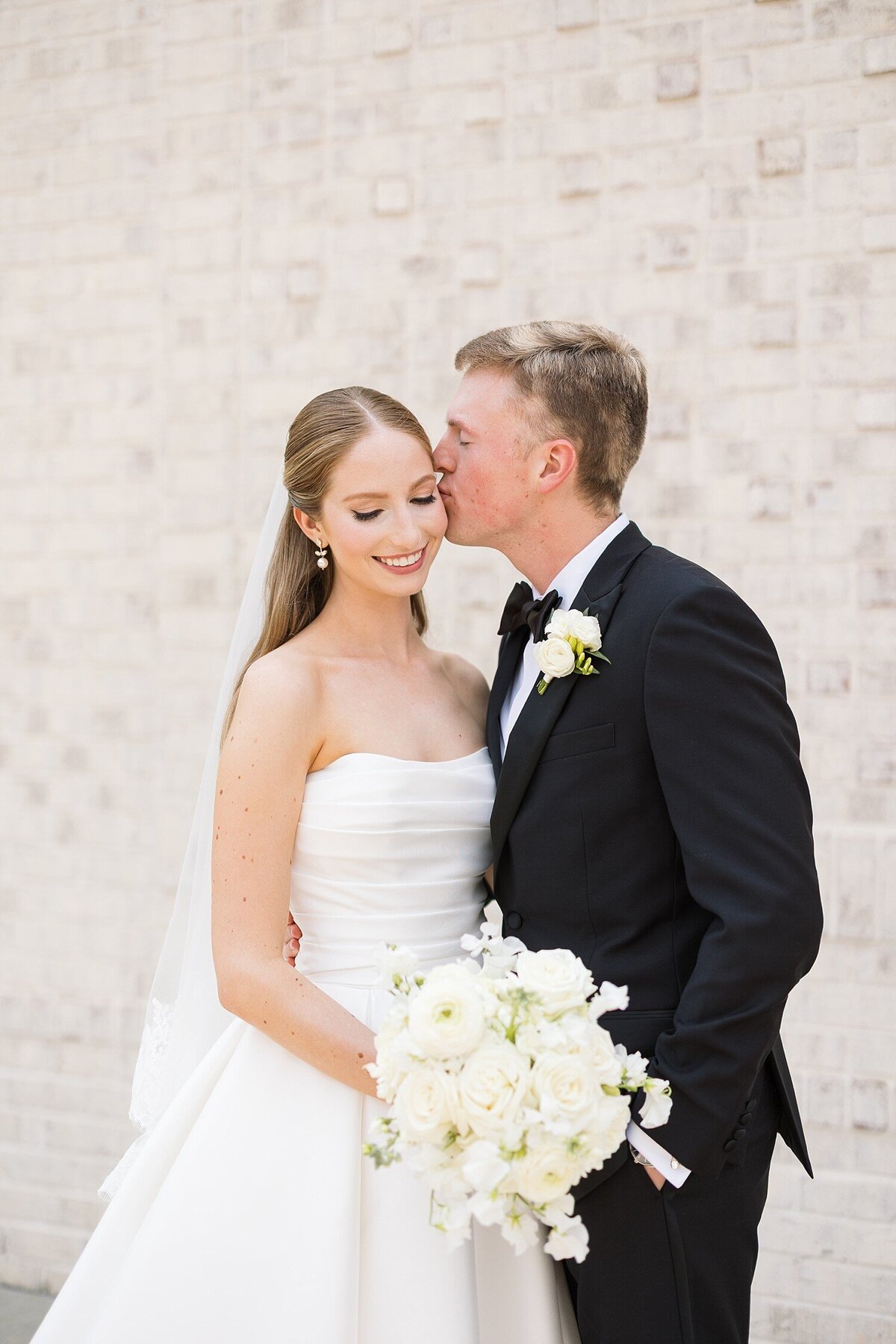 Raleigh-NC-Wedding-Photographer-The-Maxwell-Sarah-Hinckley-Photography-Timeless-Wedding-Photographer-_0010