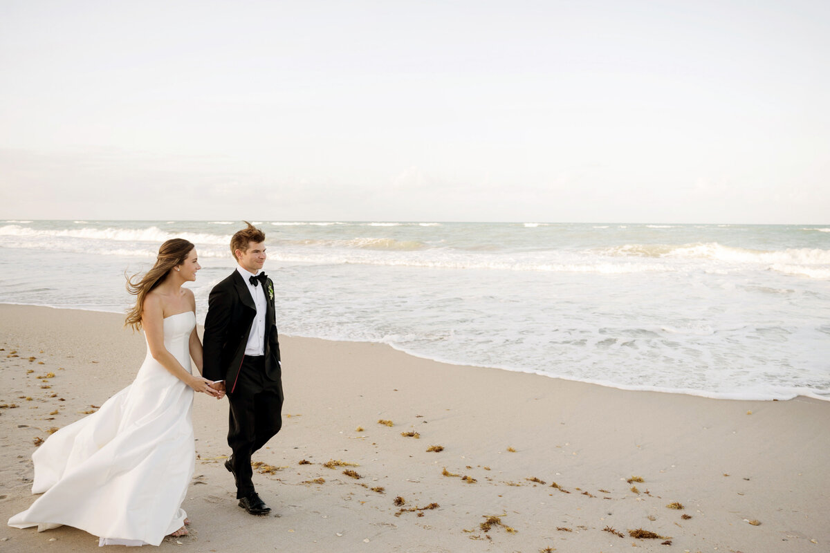 24-38-sophisticated-destination-wedding-coastal-luxury-romantic-Liz-Banfield