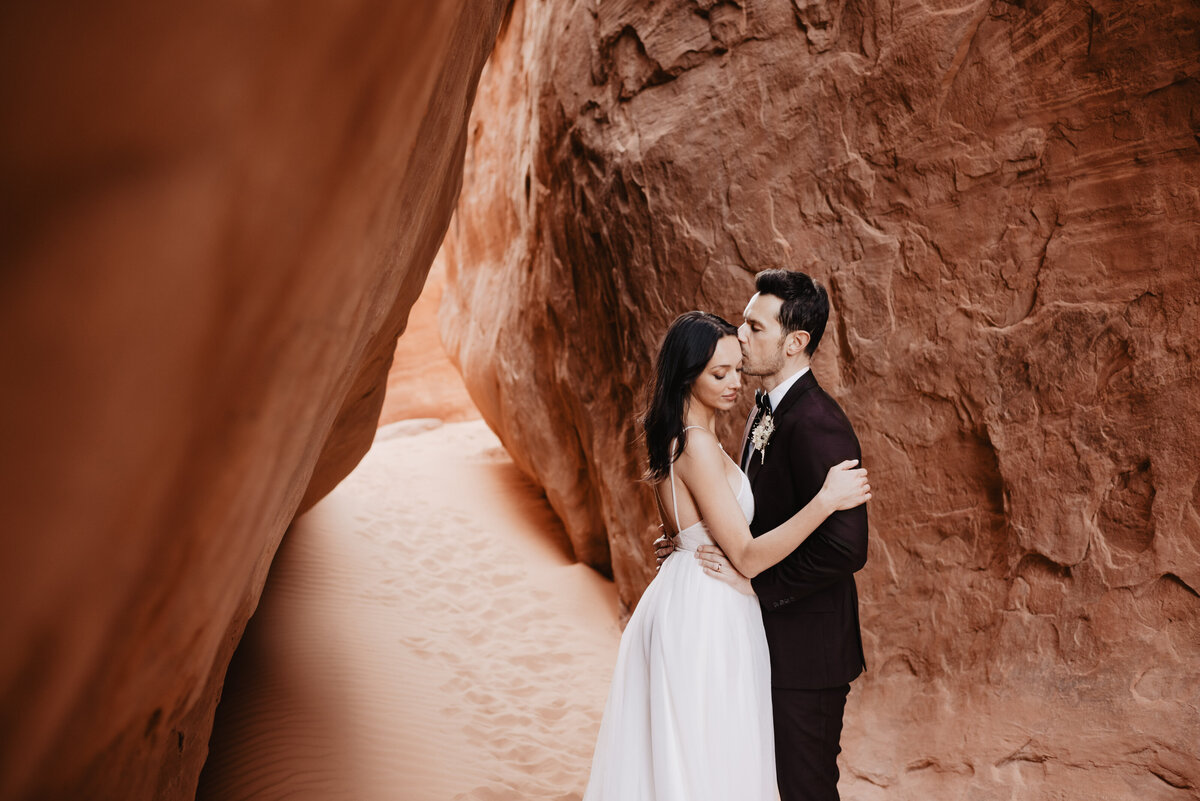 utah-elopement-photographer-moab-utah-wedding-micro-wedding