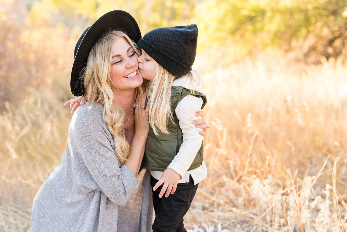 Fall Family Pictures in the Mountains _ Snowbasin, Utah_07-2