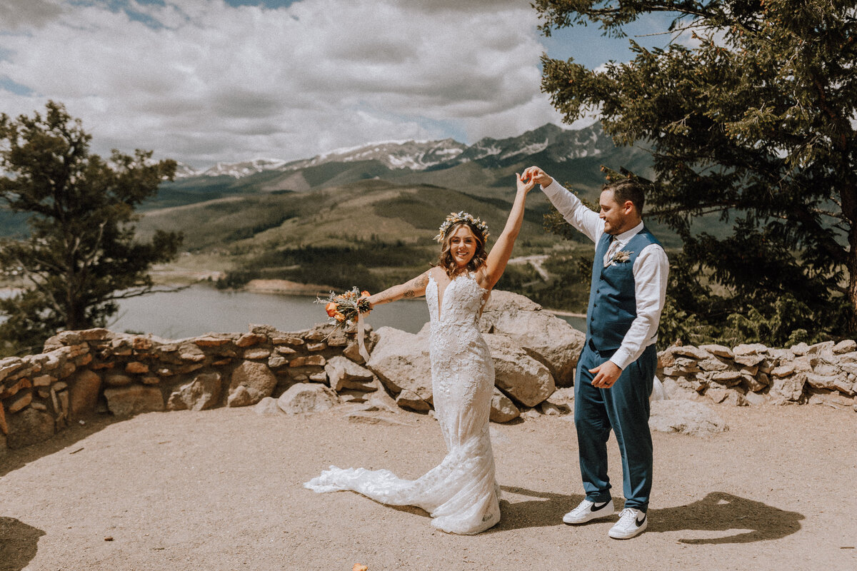 bride and groom eloping at sapphire point overlook