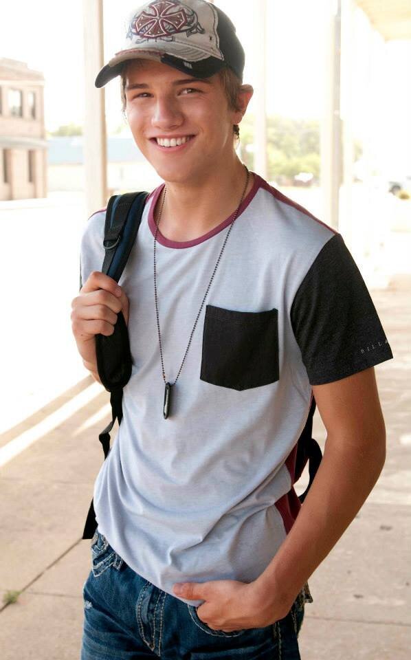 Model-portfolio-styling-men-baseball hat