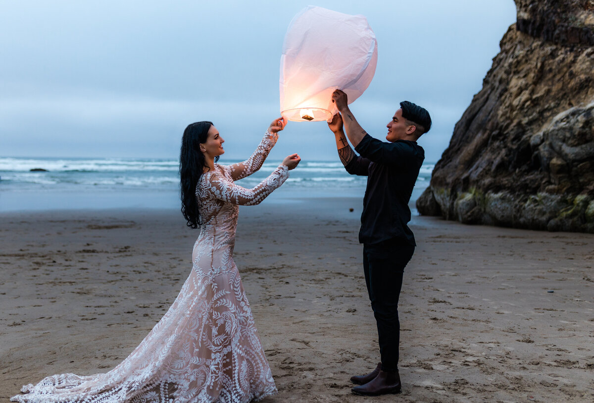 oregon-coast-elopement-wedding-photographer-lantern-beach-magic
