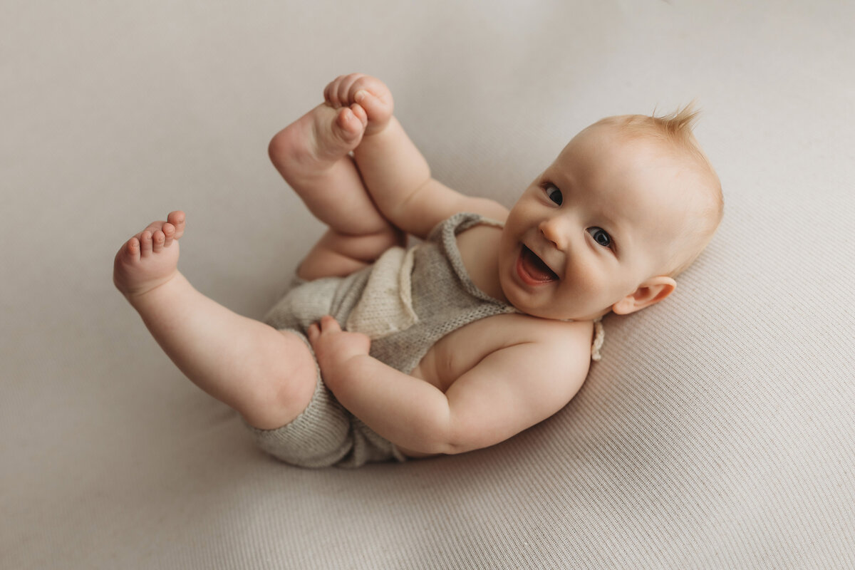 chisago-lakes-baby-photography-baby-on-classic-white-backdrop