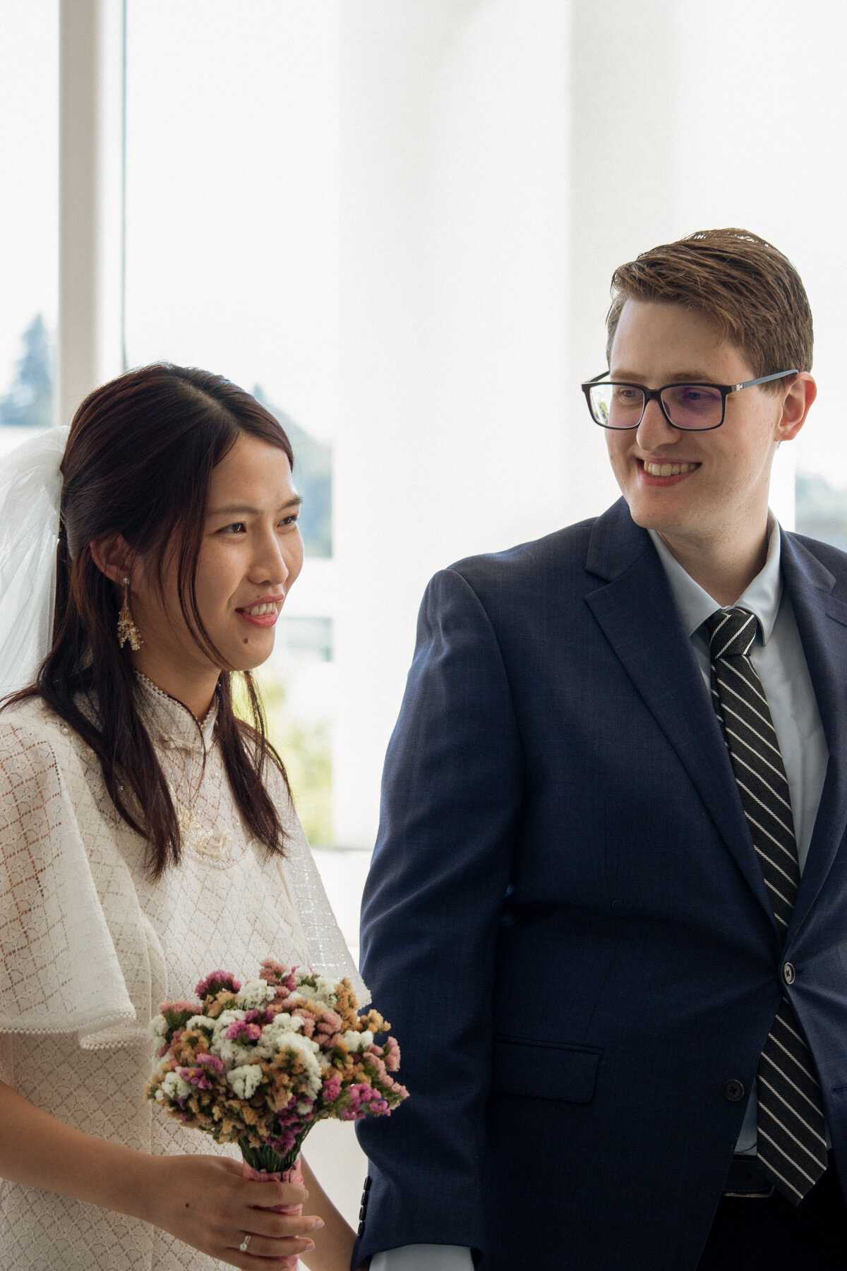 Seattle-courthouse-elopement-timeless-wedding-jennifer-moreno-photography-Washington