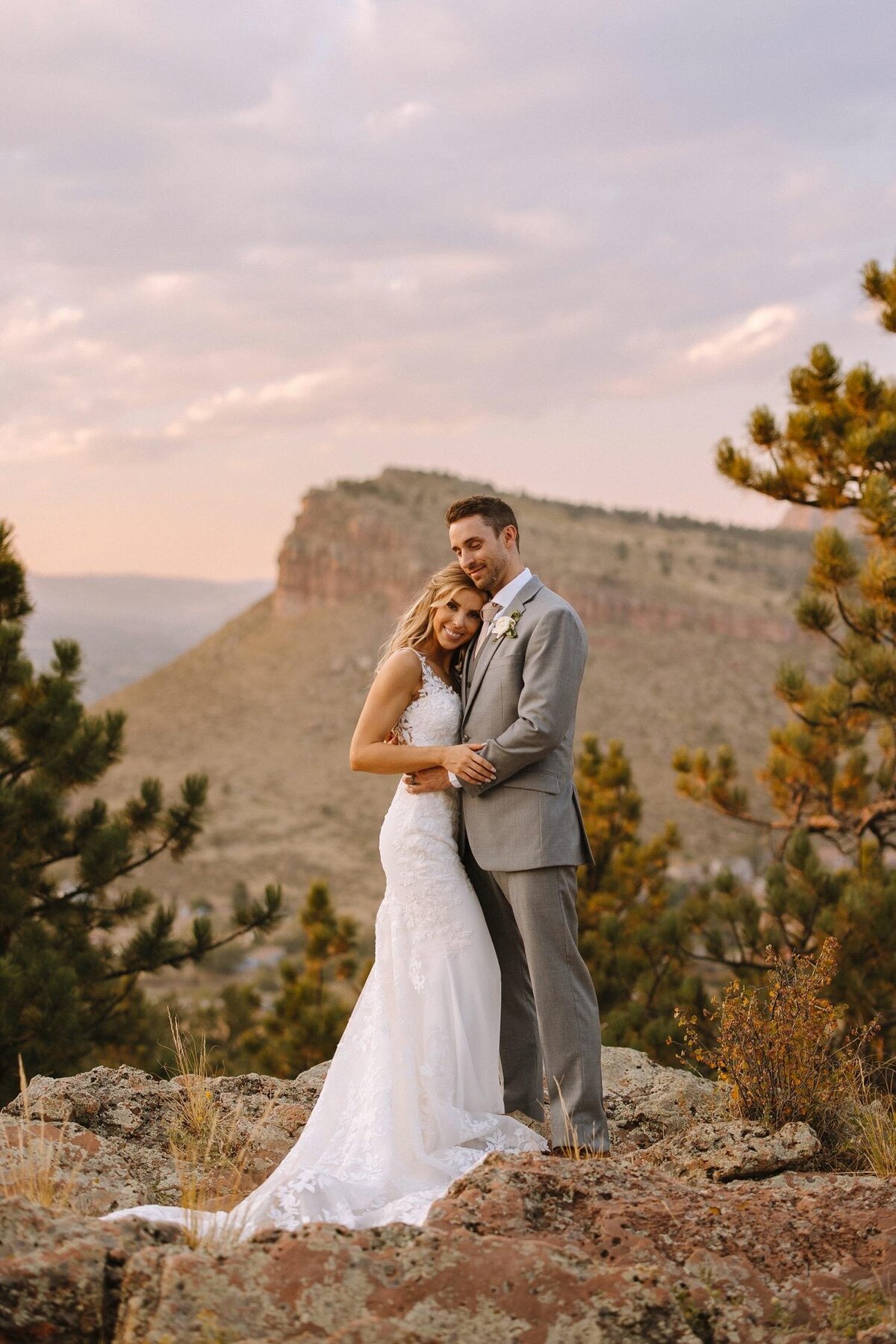 Lioncrest-Manor,-Lyons,-CO-Wedding-_-Amelia-&-Aaron-Denver-Colorado-Rocky-Mountains-by-Liz-Osban-Photography-Wedding-Venue-Wedding-Photographer-Estes-Park-National-Park.jpg (19)