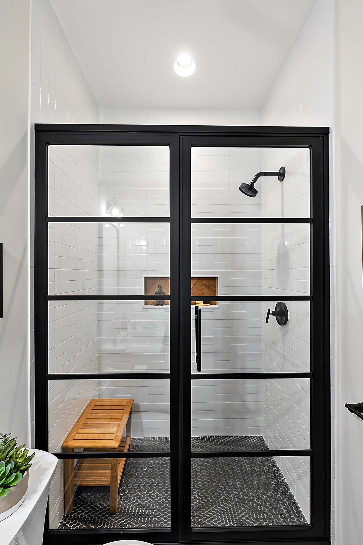 43-70802 Renata New Staging-43