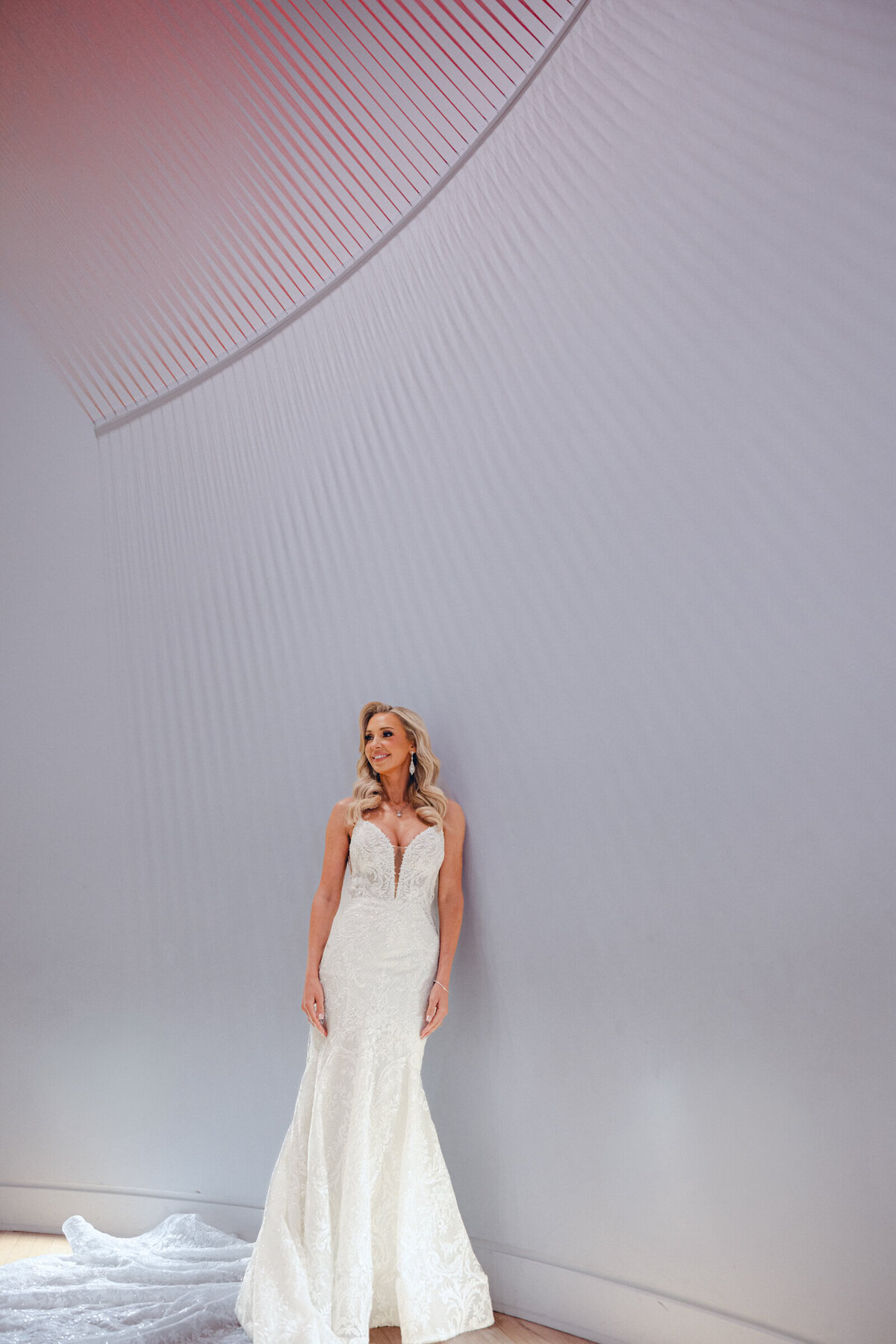 A wedding photo portrait of the bride in Crystal Bridges Museum of American Art in Betonville, Arkansas