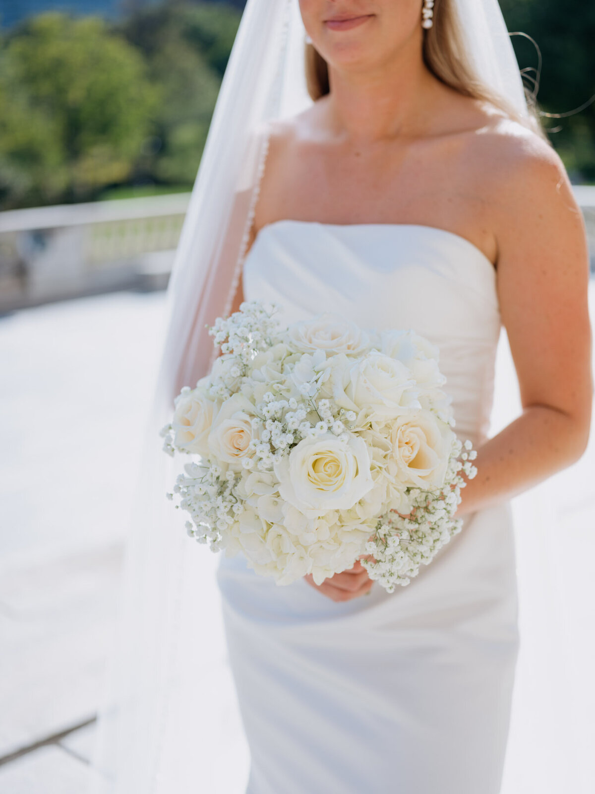 Wedding day portraits at the Cleveland Art Museum