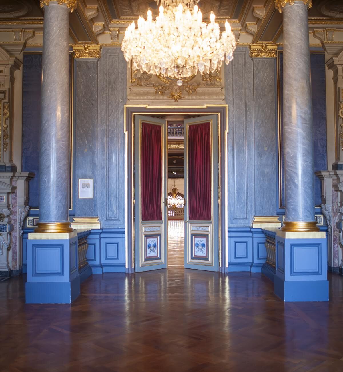 chateau-de-ferrieres-blue-gilded-ballroom-wedding-inspiration