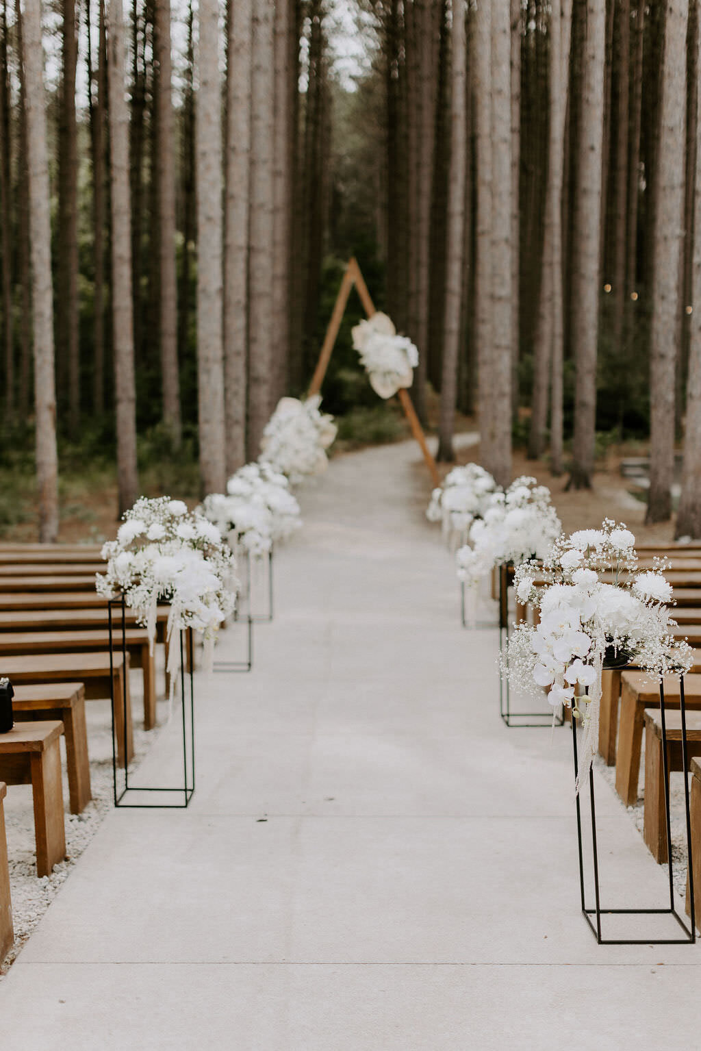 Pinewood Events - Minnesota Modern Nature Inspired Venue - summer @whitleysander - 1