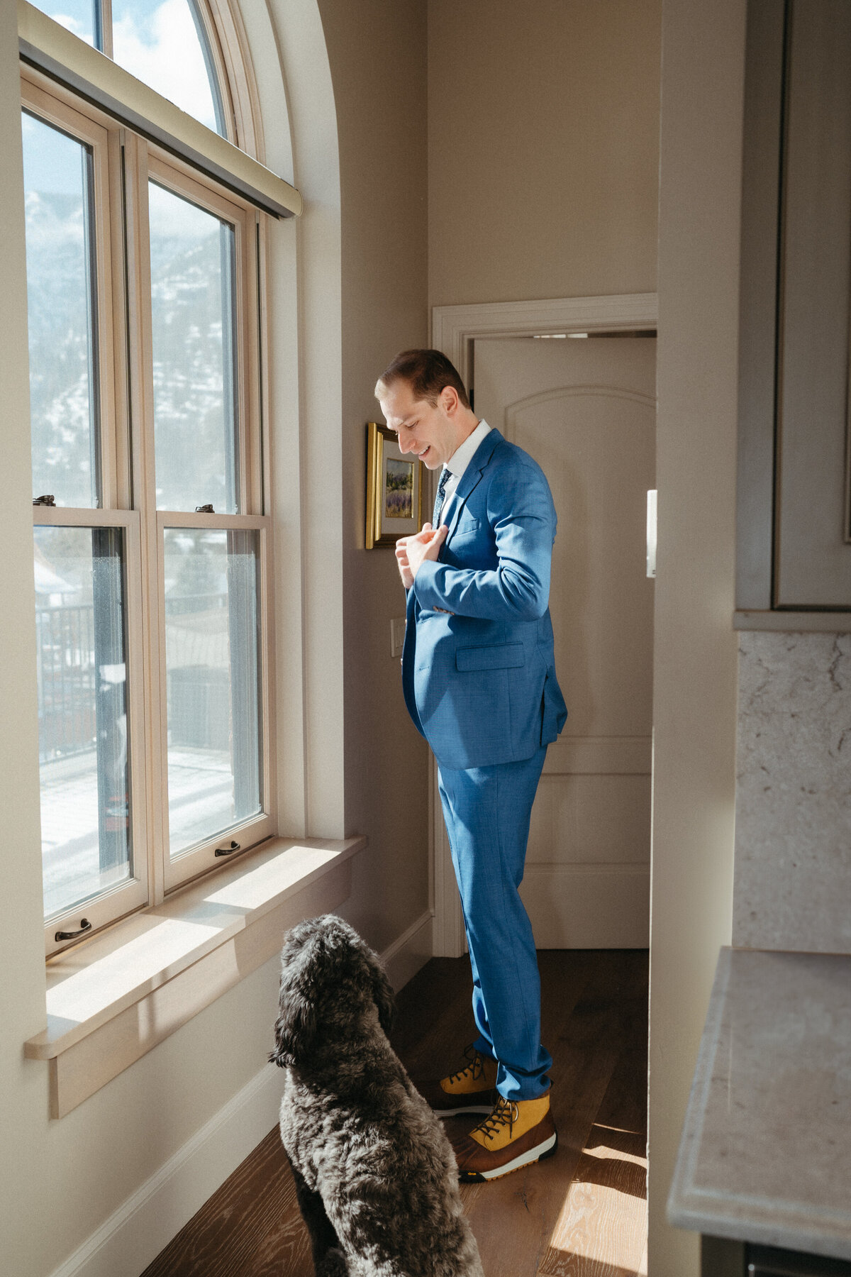 Sam-Murch-Photography-Ouray-Winter-Elopement-with-dog-9